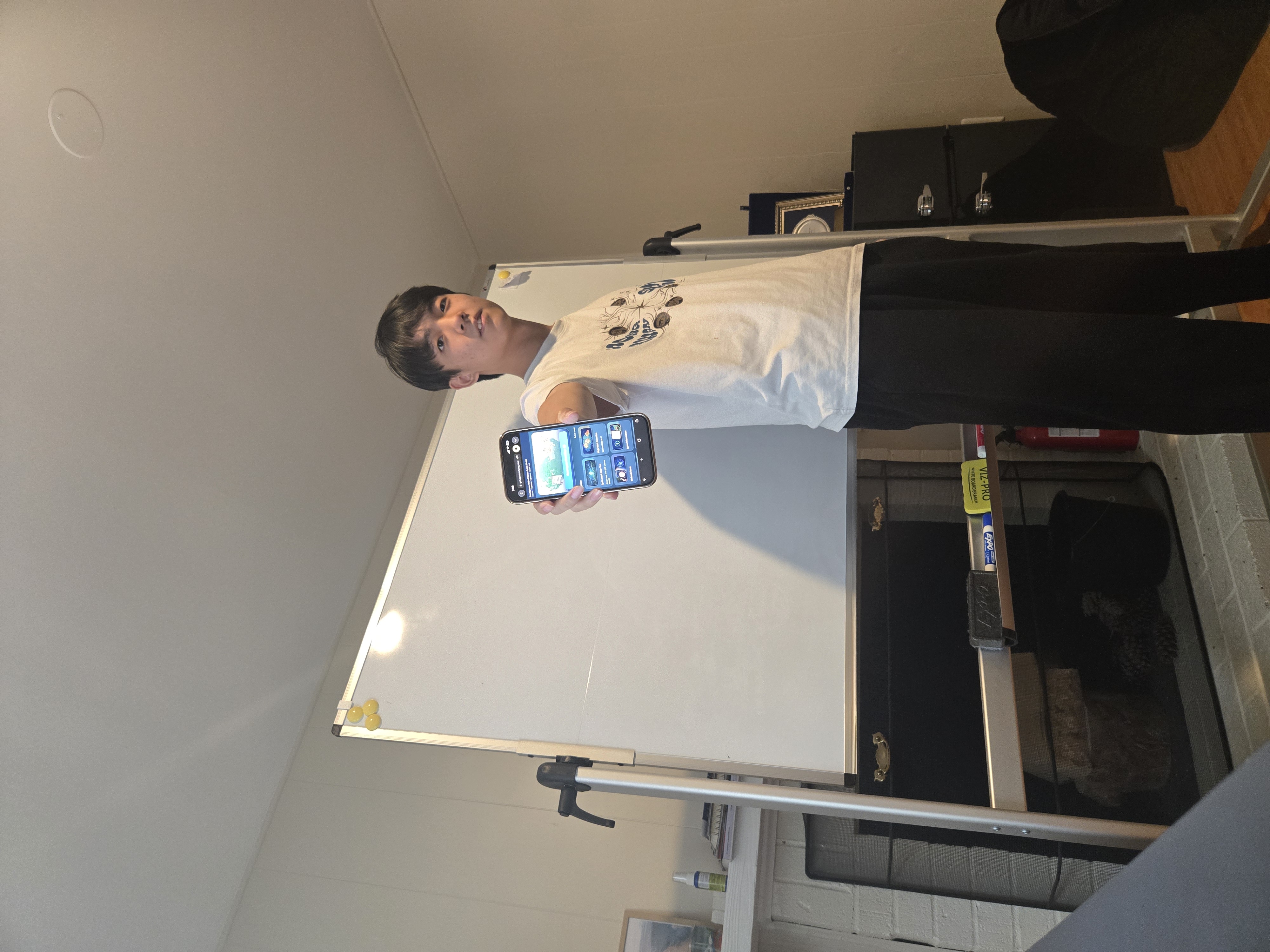 Student demonstrating the Lyme AI-ert app